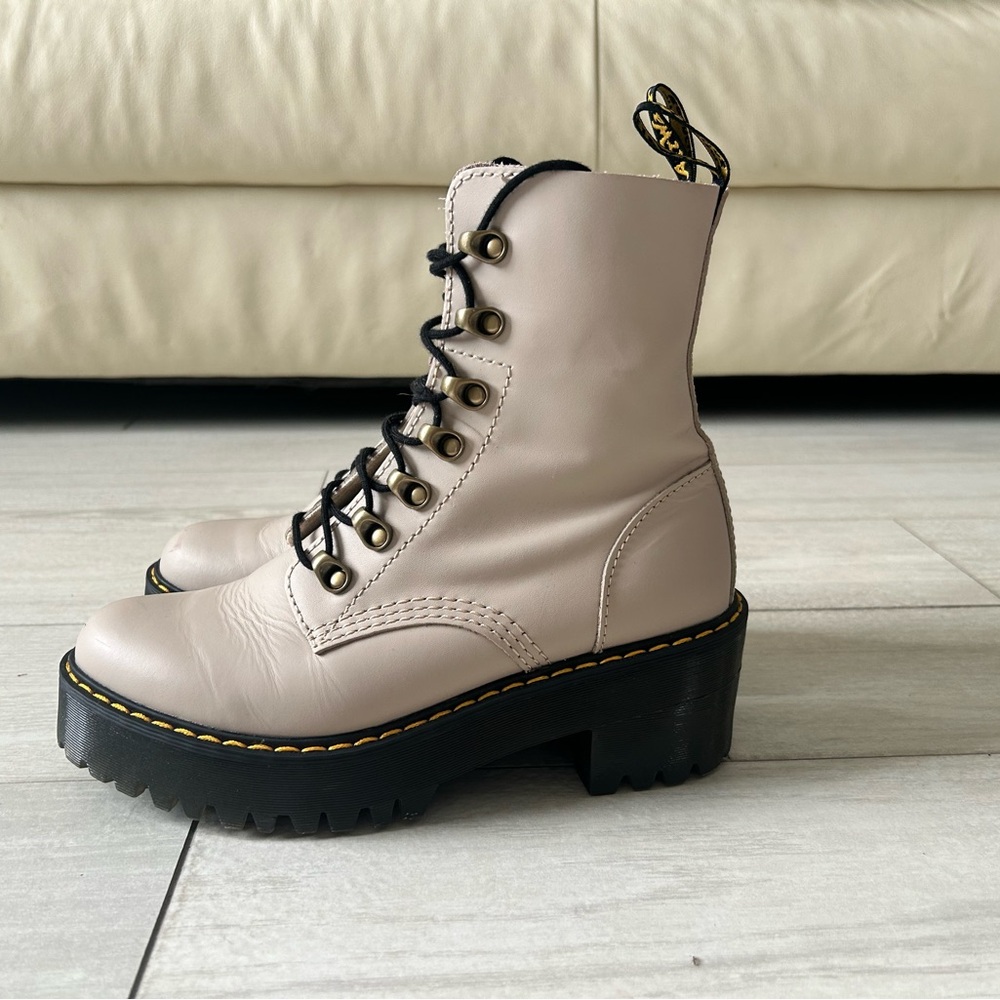 Dr. Martens Leona Lace-Up Boots Women’s 7.5 Taupe Leather